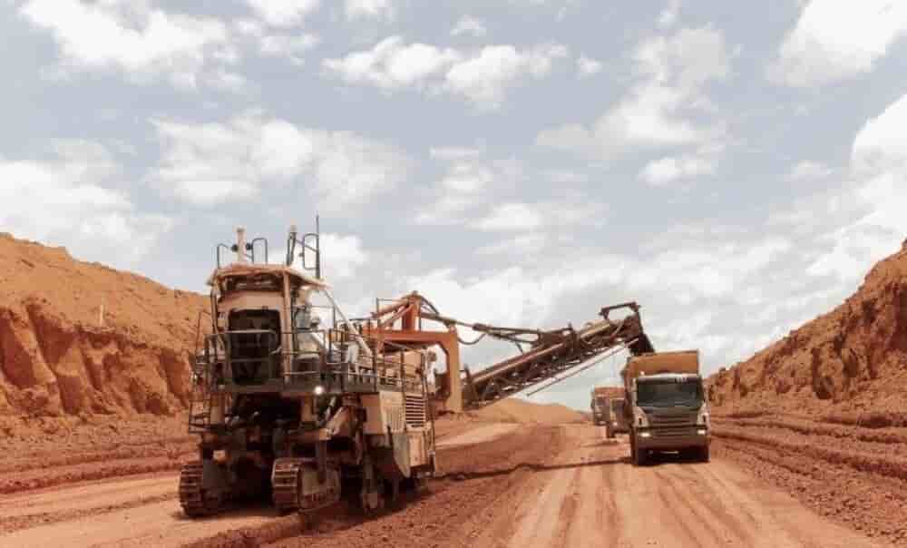 Mine de bauxite en Guinée, premier exportateur mondial.