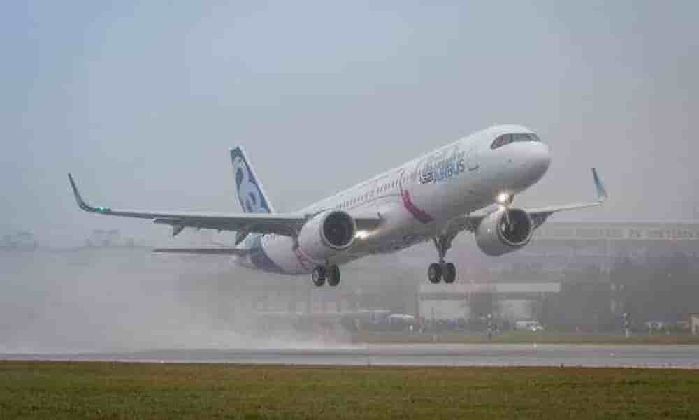 Airbus vise toujours 870 livraisons d'avions commerciaux cette année, un niveau qui dépasserait le précédent record historique de 863 appareils atteint en 2019, avant la crise du Covid-19.