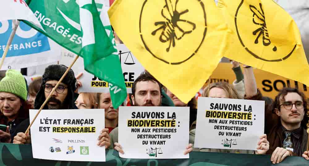 Une manifestation organisée contre la loi Duplomb, à Paris, le 11 février 2026.