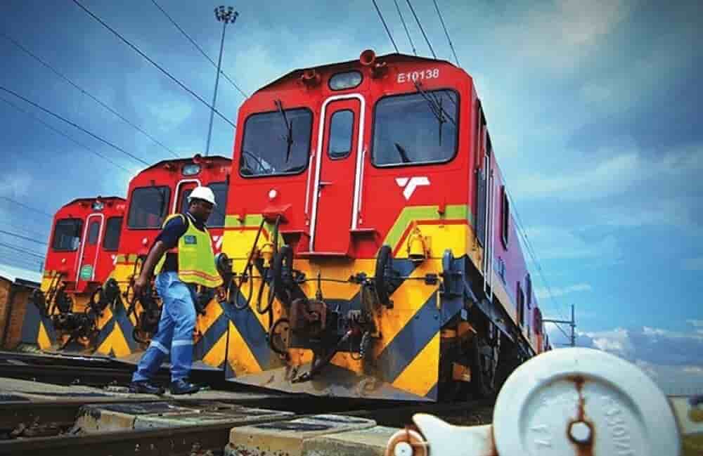 Les insuffisances du réseau ferroviaire de fret et du système énergétique freinent la compétitivité industrielle de l’Afrique du Sud.