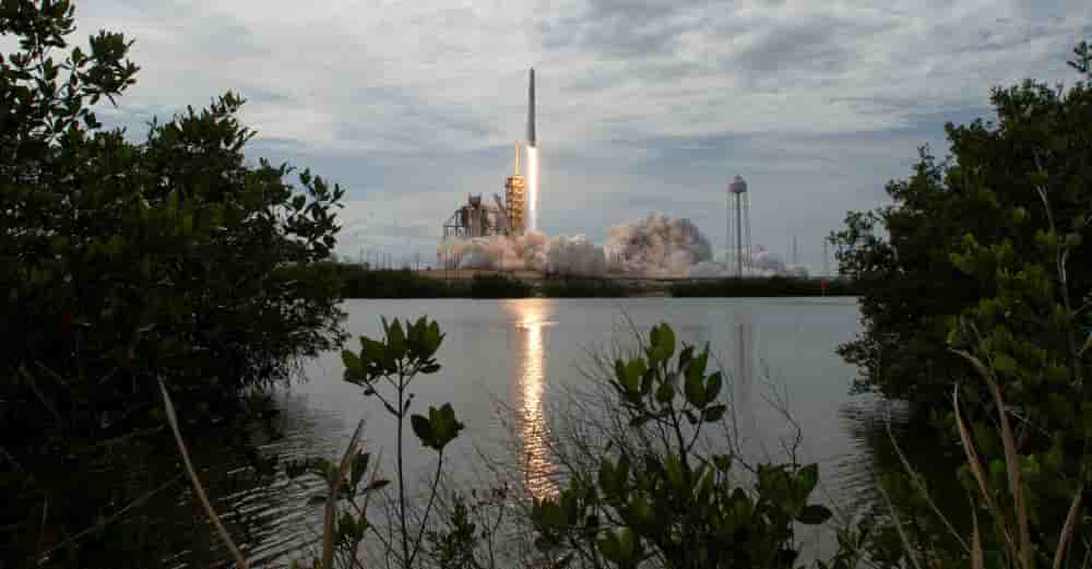 SpaceX est un animal à part. À mi-chemin entre un mastodonte de l'aérospatiale et un pionnier de l'intelligence artificielle.