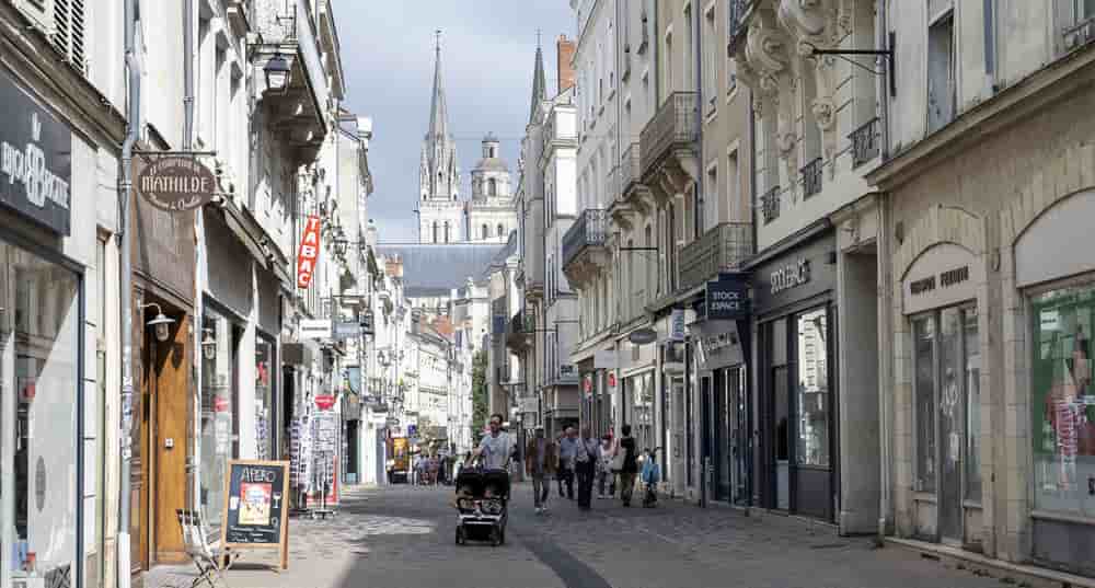 Les centre-villes, au cœur des habitudes des Français, favorisent le commerce de proximité.