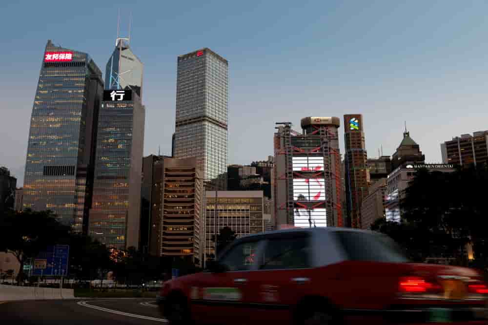 Hong Kong, nouveau numéro un de la fortune offshore, où les sièges des grandes banques chinoises et occidentales dominent désormais le paysage.
