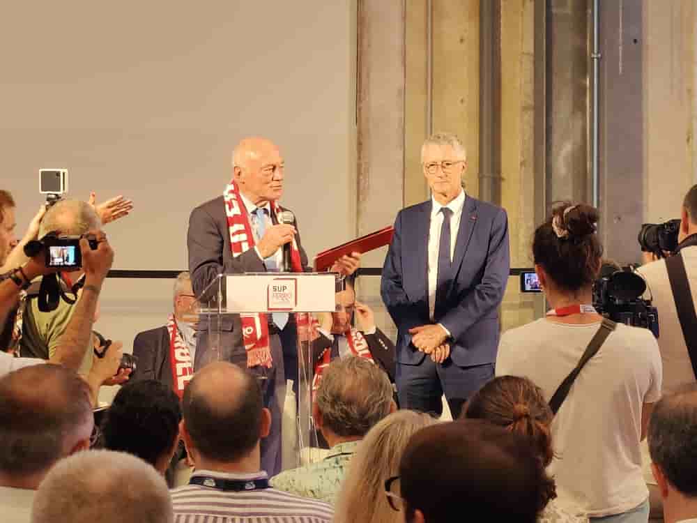 Alain Rousset, président de la Région Nouvelle-Aquitaine, et Gérard Blanchard, président de La Rochelle Université, ont formalisé ce 28 mai à Saintes la création de la première école publique d'ingénieurs dédiée au ferroviaire.