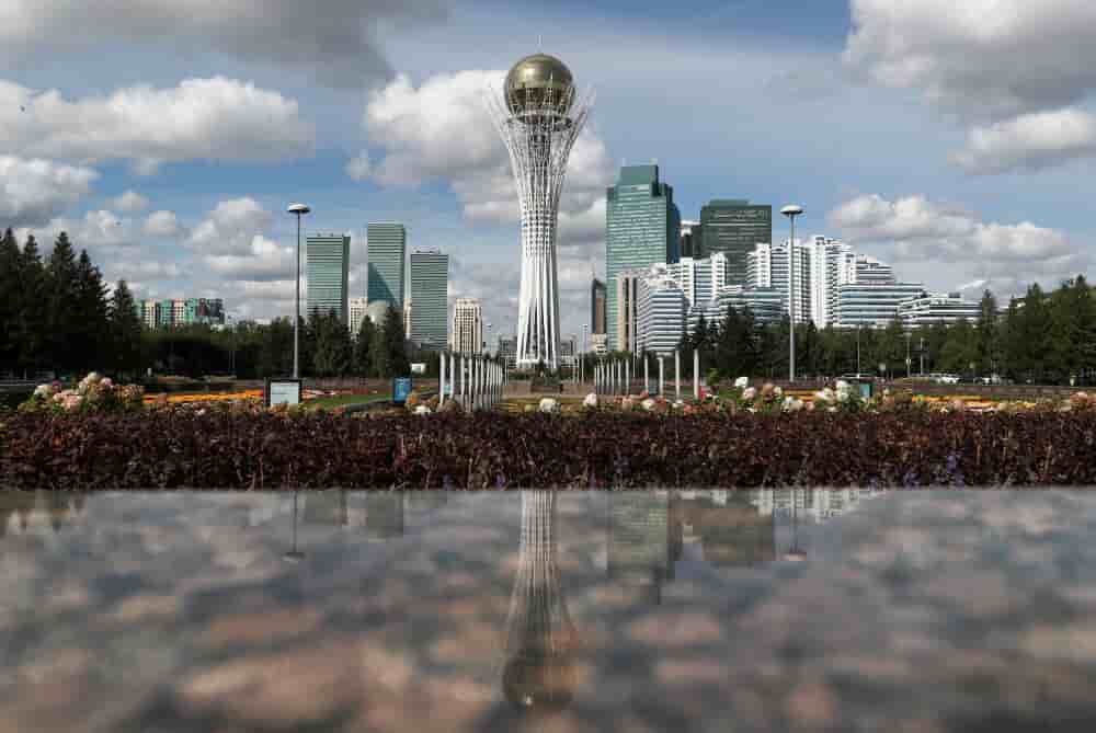 À Astana, la capitale du Kazakhstan, le gouvernement a signé l’accord pour la construction de sa première centrale nucléaire par le russe Rosatom pour un montant record.