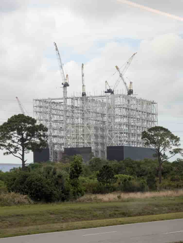 Travaux de construction de la Gigabay de SpaceX, sur Merritt Island.