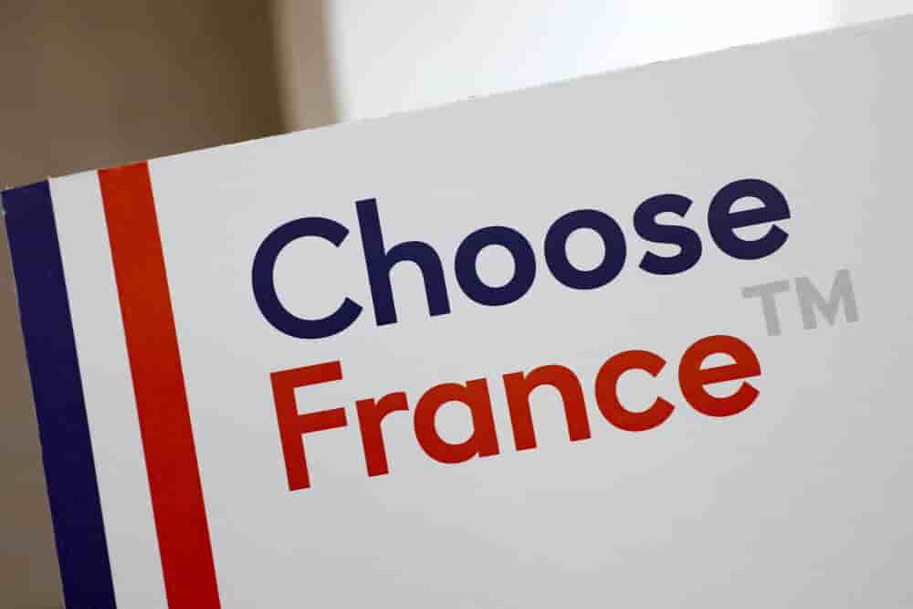 Emmanuel Macron accueille des dirigeants étrangers sous les ors du château de Versailles lors du sommet Choose France, vitrine de la politique d'attractivité française mais aussi test de sa crédibilité industrielle