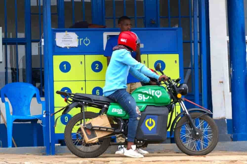 Station d’échange de batteries Spiro : une solution concrète pour accélérer la mobilité électrique en Afrique.
