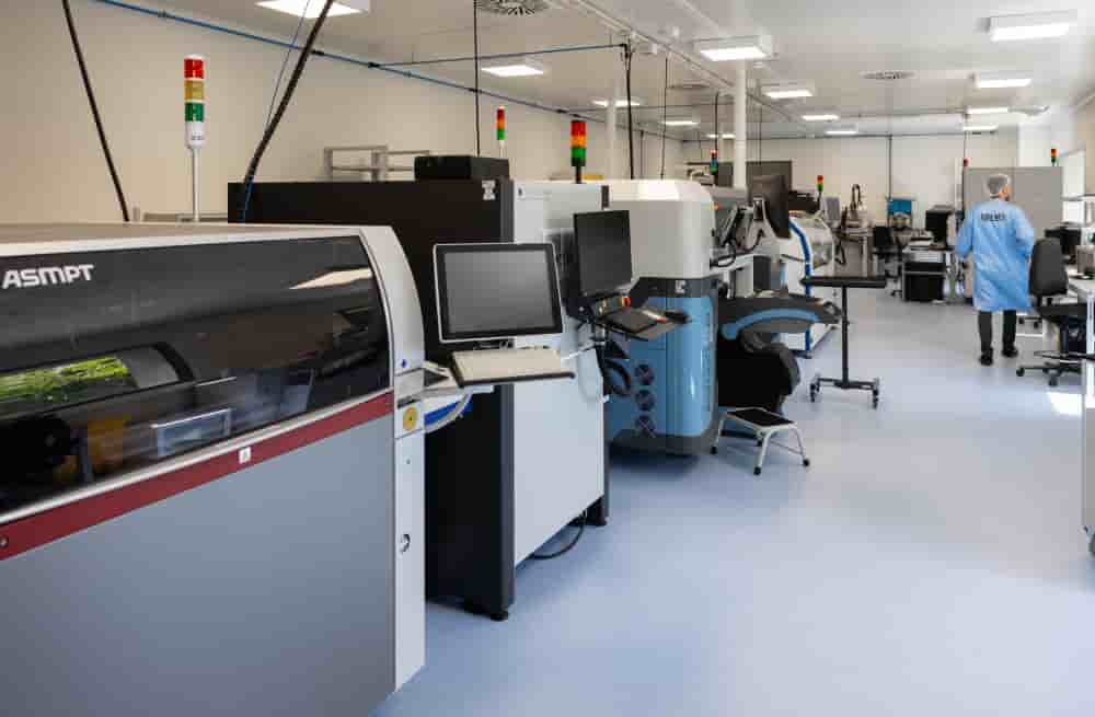 Erems a investi dans une ligne automatisée de câblage de cartes électroniques.
