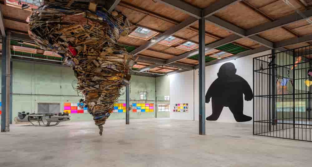 Il y a 20 ans, les trois fondateurs de la Galleria Continua, originaires de Toscane, Mario Cristiani, Lorenzo Fiaschi et Maurizio Rigillo, cherchaient un vaste lieu afin d'entreposer les œuvres de leur galerie parisienne. Ils découvrent le moulin et ce...