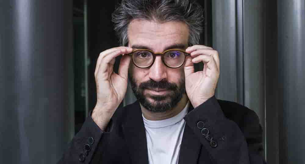 Stéphane Sitbon-Gomez, directeur général adjoint de France Télévisions, en charge des offres et de la stratégie éditoriale, se livre sur le contexte budgétaire tendu et ses conséquences directes sur les grilles de rentrée.