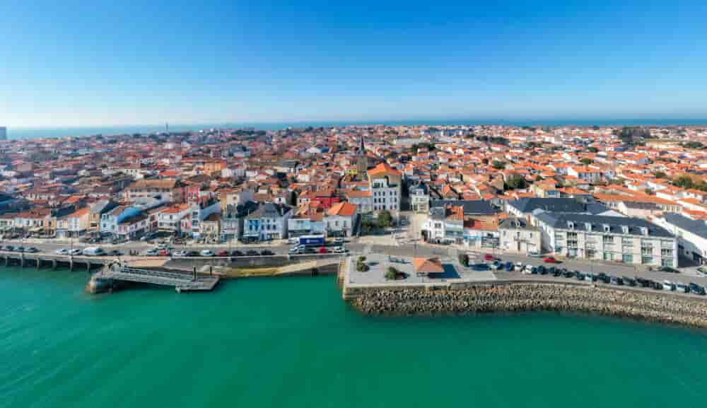 Vue aérienne de la place d'Armes des Sables-d'Olonne.