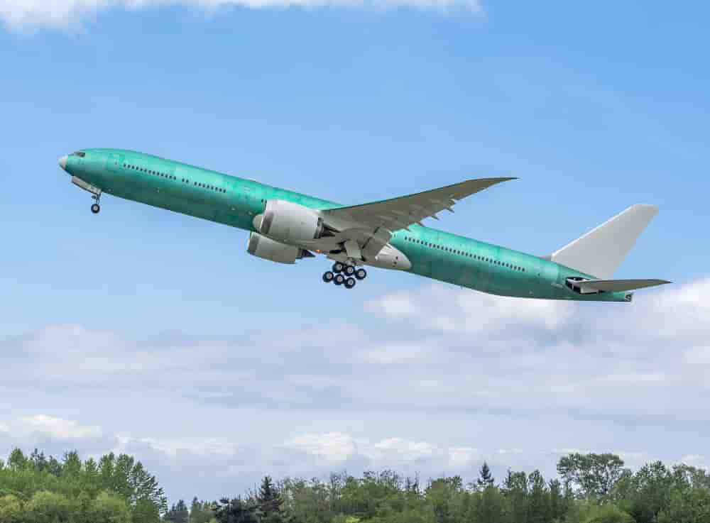 Envol d'un Boeing 777-9