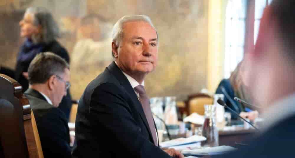 Le maire de Toulouse chiffre le coût des réparations pour la mairie à 45 000 euros après les dégradations post-victoire du PSG en Ligue des Champions.