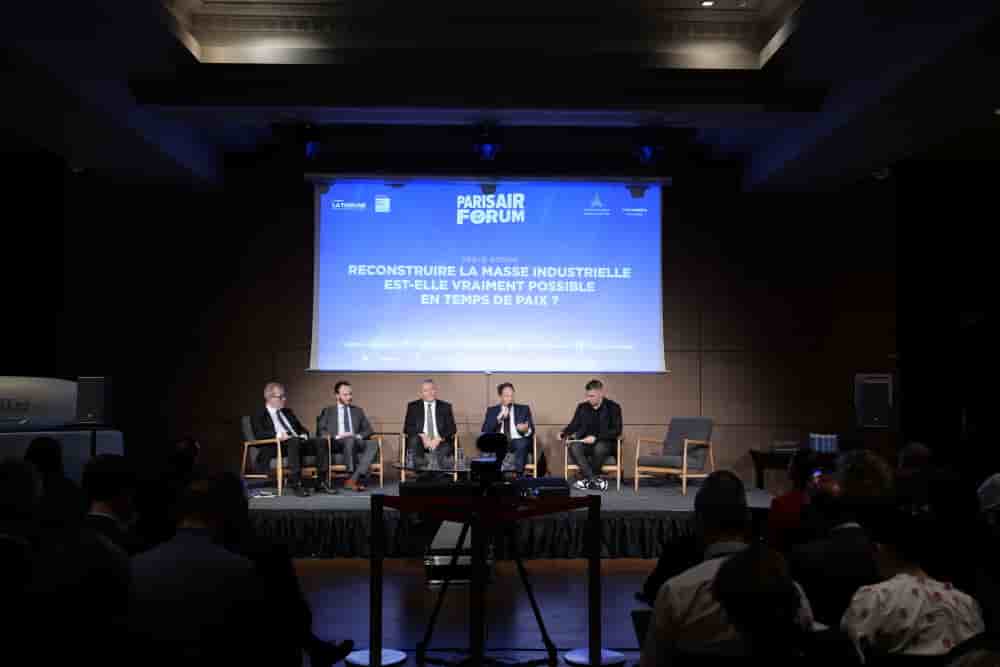 Etaient notamment présents au Paris Air Forume Éric BÉRANGER (PDG de MBDA), Matthieu LOUVOT (DG d'Airbus Helicopters), Benoit LAROCHE DE ROUSSANE (Directeur de l'Industrie de défense de la Direction Général de l'Armement) et Emmanuel LEVACHER...