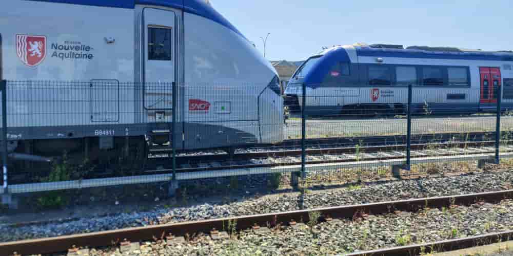 Des rames TER en gare de Saintes (Charente-Maritime).