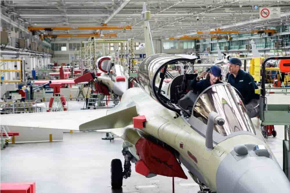 La ligne d'assemblage du Rafale à Mérignac.