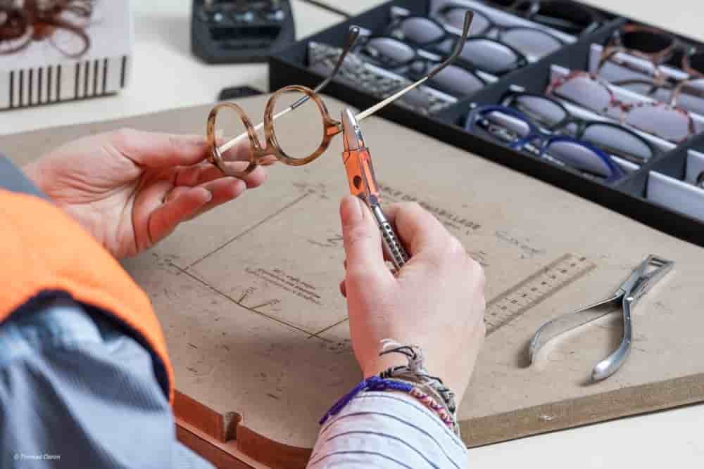 Lunettes de Zac, lors du contrôle qualité.