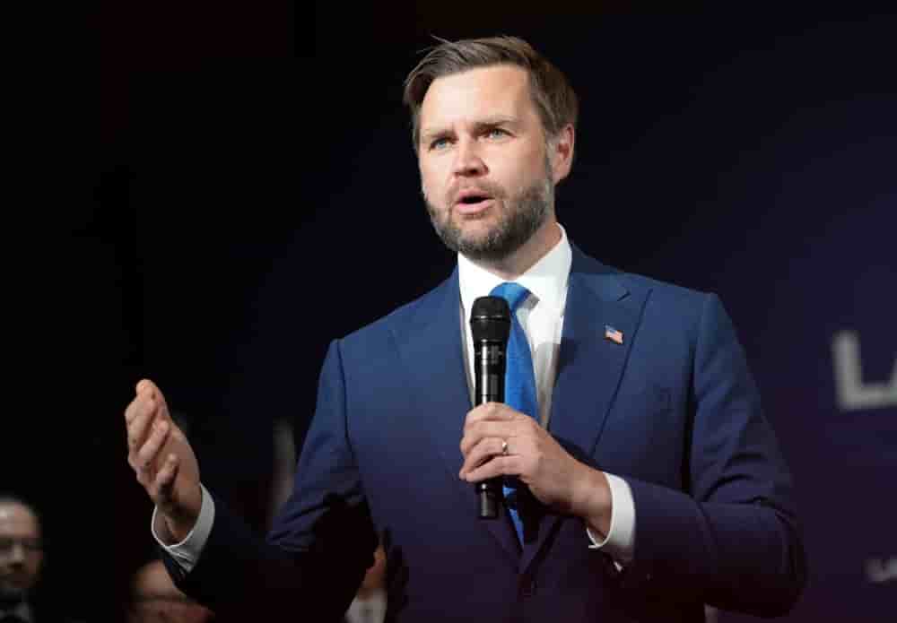 Le vice-président américain JD Vance participe en Suisse aux premières discussions directes avec la délégation iranienne pour tenter de transformer le protocole d'accord signé cette semaine en un accord de paix durable.