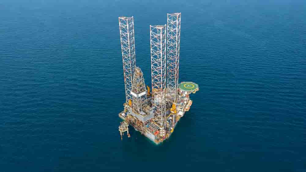 Depuis la mise en évidence du champ Baleine par Eni en 2021, le bassin sédimentaire ivoirien a connu plusieurs campagnes d’exploration et de développement.