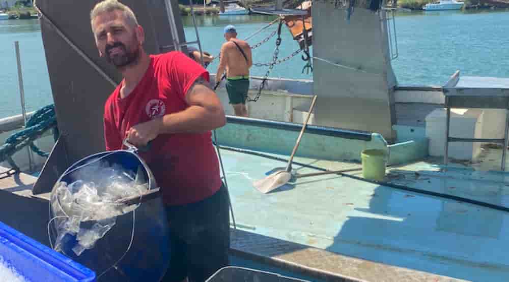 Au Grau d’Agde (Hérault) le 30 juin 2026, où le tonnage de déchets marins ramené par les pêcheurs avoisine déjà les 2,2 tonnes en 2026.