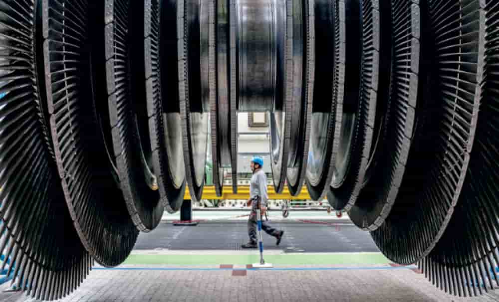 Un ingénieur EDF dans une centrale nucléaire française.