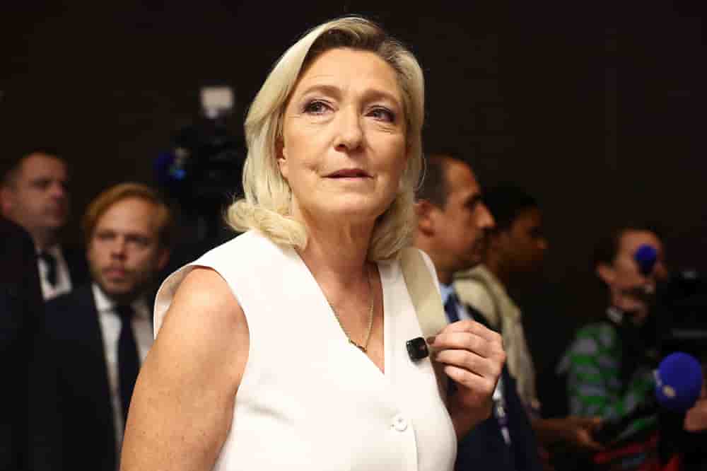 Marine Le Pen, députée et présidente du groupe parlementaire du Rassemblement national (RN), accompagnée de membres de son parti, lors d’une visite au salon VivaTech, dédié aux startups et à l’innovation, à Paris, le 19 juin 2026.