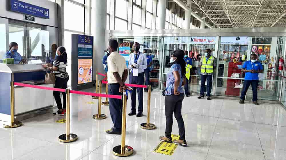 Proche de 98%, la réduction togolaise va au-delà de la baisse minimale de 25% des redevances passagers et de sécurité décidée par les chefs d’État de la CEDEAO en décembre 2024.
