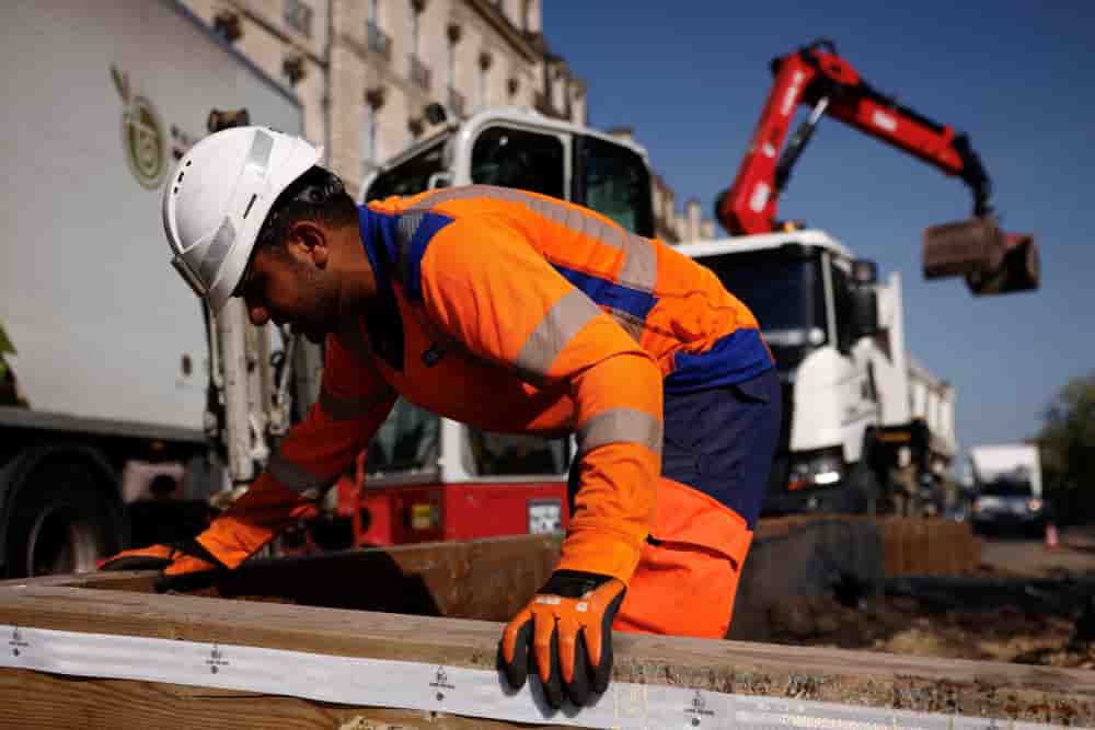 Les vagues de chaleur extrêmes en France ont frappé de plein fouet les ouvriers dans le secteur du BTP.