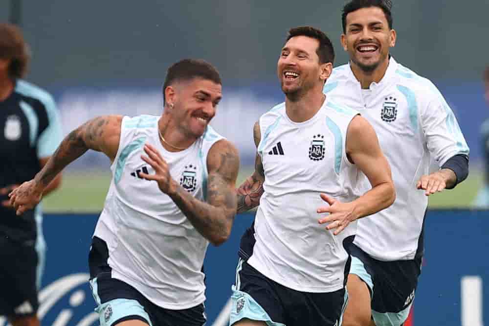 Rodrigo De Paul, Lionel Messi et Leandro Paredes pendant l'entraînement, le 18 juillet 2026.