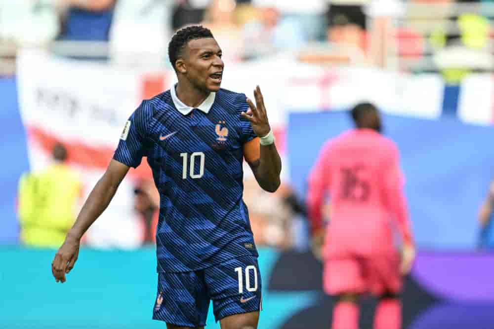 Kylian Mbappé a inscrit un doublé et dépasse Lionel Messi comme meilleur buteur de l’Histoire du Mondial.