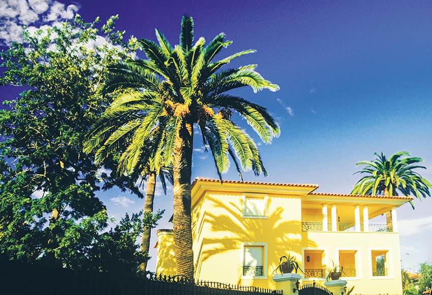 Villa, Côte d'Azur, immobilier, PACA, fiscalité, ISF, IFI, luxe, clientèle britannique, real estate, immeuble, logement, appartement, palmier, Macron, Brexit,