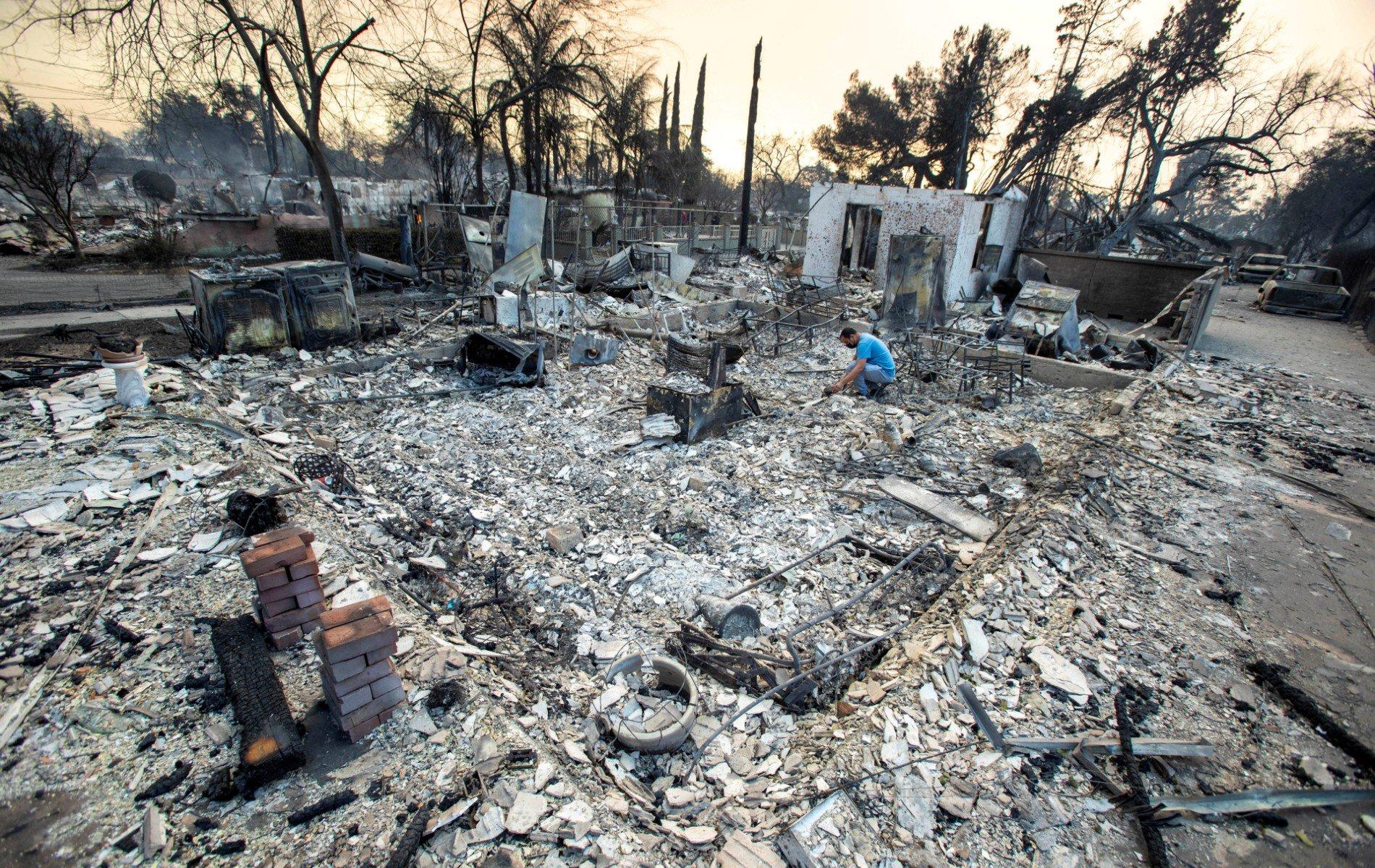 Une maison dévastée par les incendies à Altadena (Los Angeles).