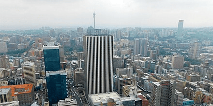 L'Afrique du Sud compte aujourd'hui 37 400 millionnaires, 102 centimillionnaires et 5 milliardaires, selon le rapport du cabinet londonien Henley & Partners.