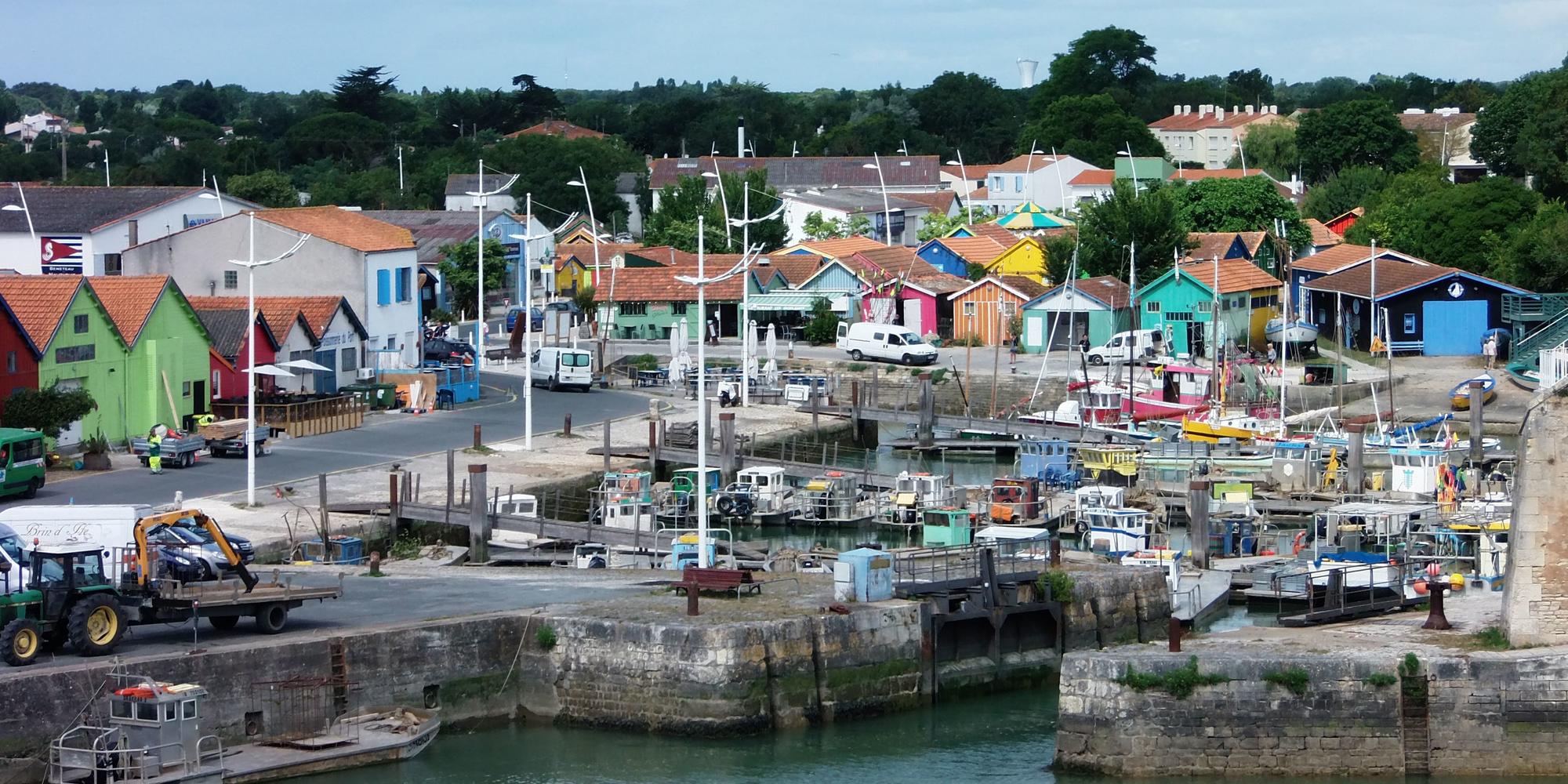 Connue notamment pour ses petits ports de pêche, l'île d'Oléron en Charente-Maritime fait le bonheur des touristes en été.