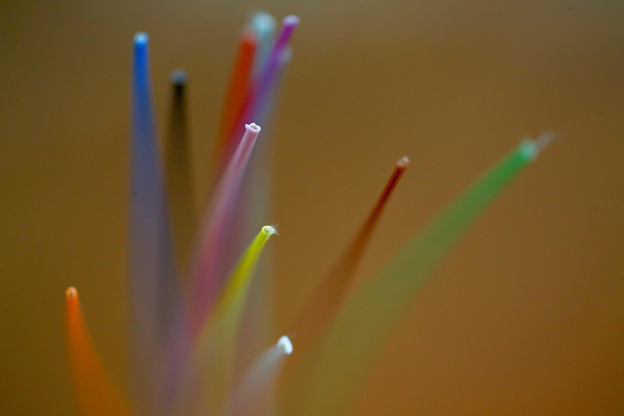 Avec trois gros sites industriels en France, la filière assure être en mesure de livrer de la fibre optique en seulement 24 heures aux pays voisins.