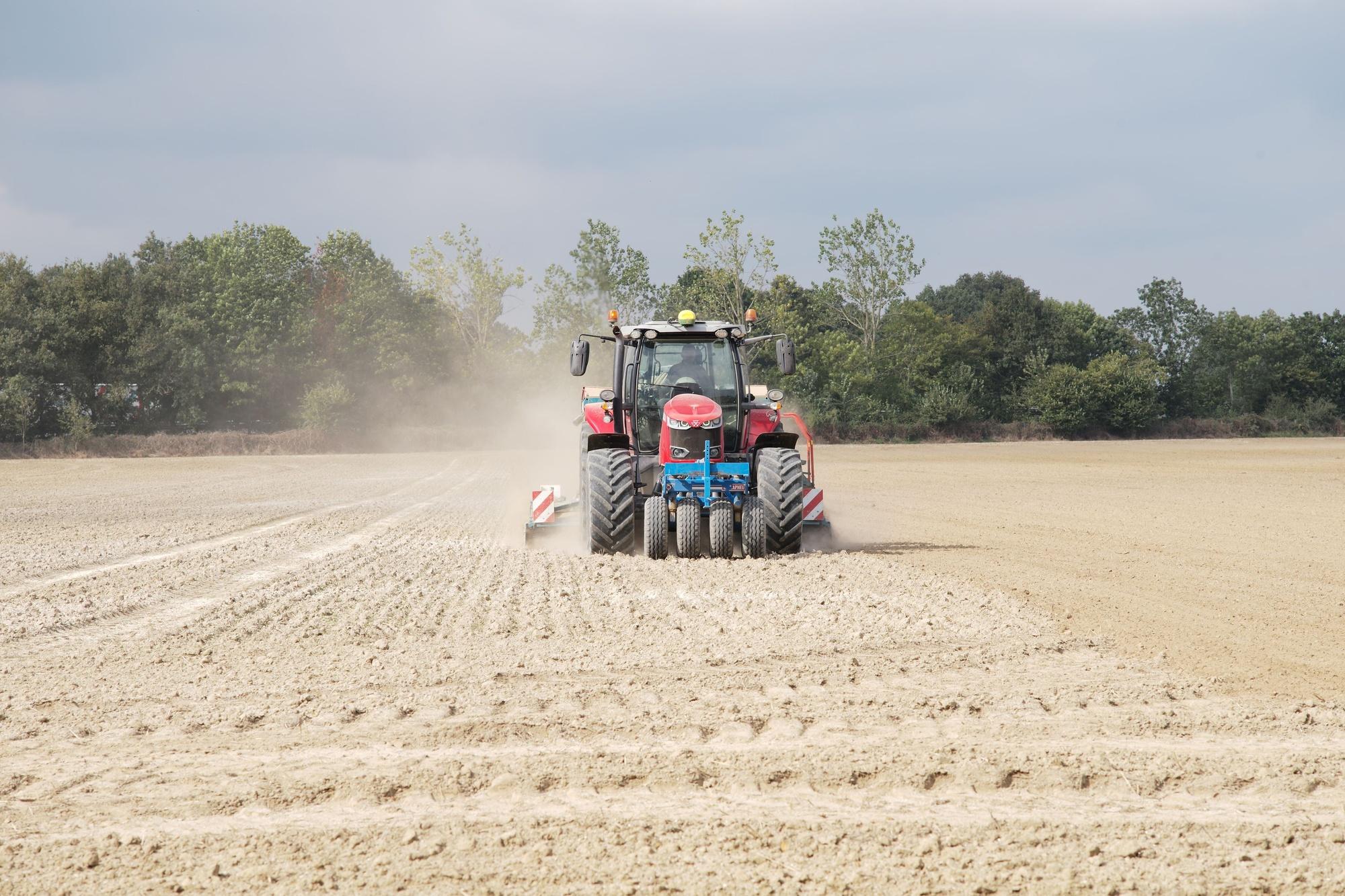 La colère monte progressivement au sein du monde agricole depuis plusieurs semaines, exacerbée notamment par des récoltes de blé catastrophiques.
