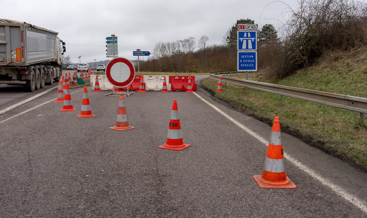 L’itinéraire esquissé lors des débats publics et des concertations menées en 2014, en 2018 et en 2022 a été découpé en trois tronçons.