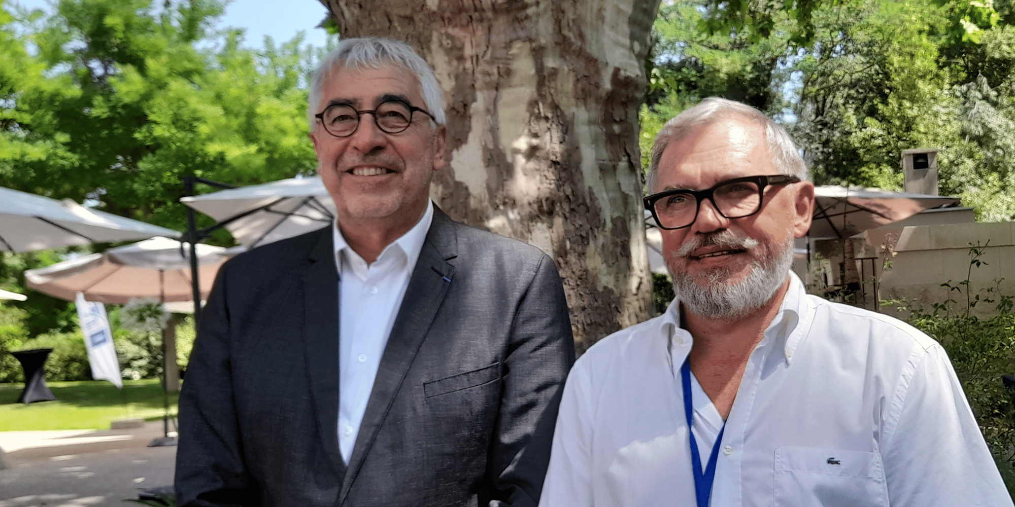 Thierry Ducros (à gauche) passe le relais à Patrick Maillard à la présidence de l’Union nationale des métiers du bois.