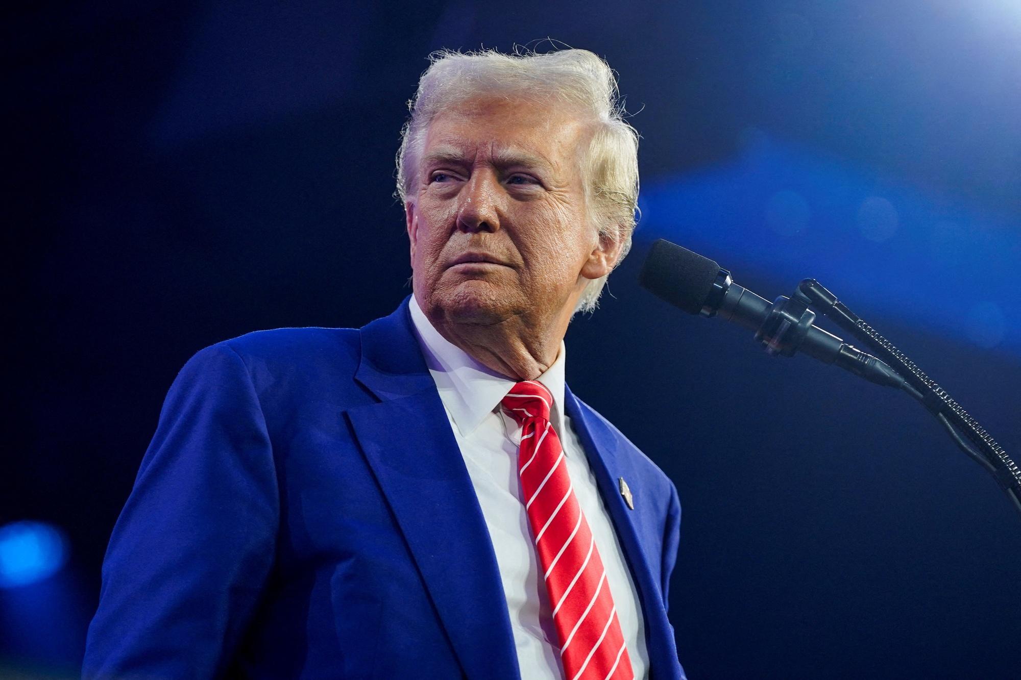 Le président élu américain Trump assiste à un événement de Turning Point USA à Phoenix, en Arizona
