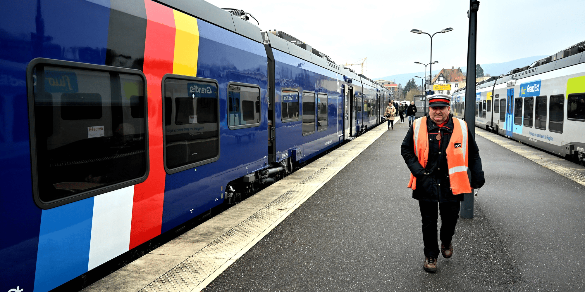 Deux rames régionales en gare de Wissembourg (Bas-Rhin). Le réseau doit prochainement s'étendre vers l'Allemagne.