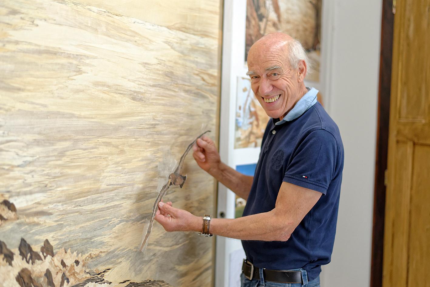Jean-Charles Spindler dans son atelier de marqueterie d'art à Saint-Léonard (Bas-Rhin)