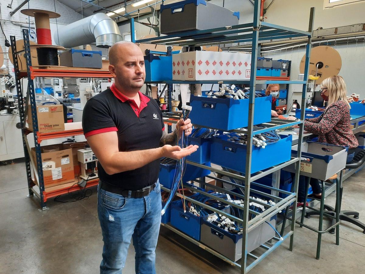 Mickael Coronado a insufflé de l'innovation et de l'agilité dans toutes les étapes de la fabrication, des fils aux cartes électroniques