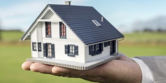 Pris dans la tourmente d'une double crise de l'offre et de la demande, les constructeurs de maisons individuelles ont vu leurs ventes s'effondrer en un an.