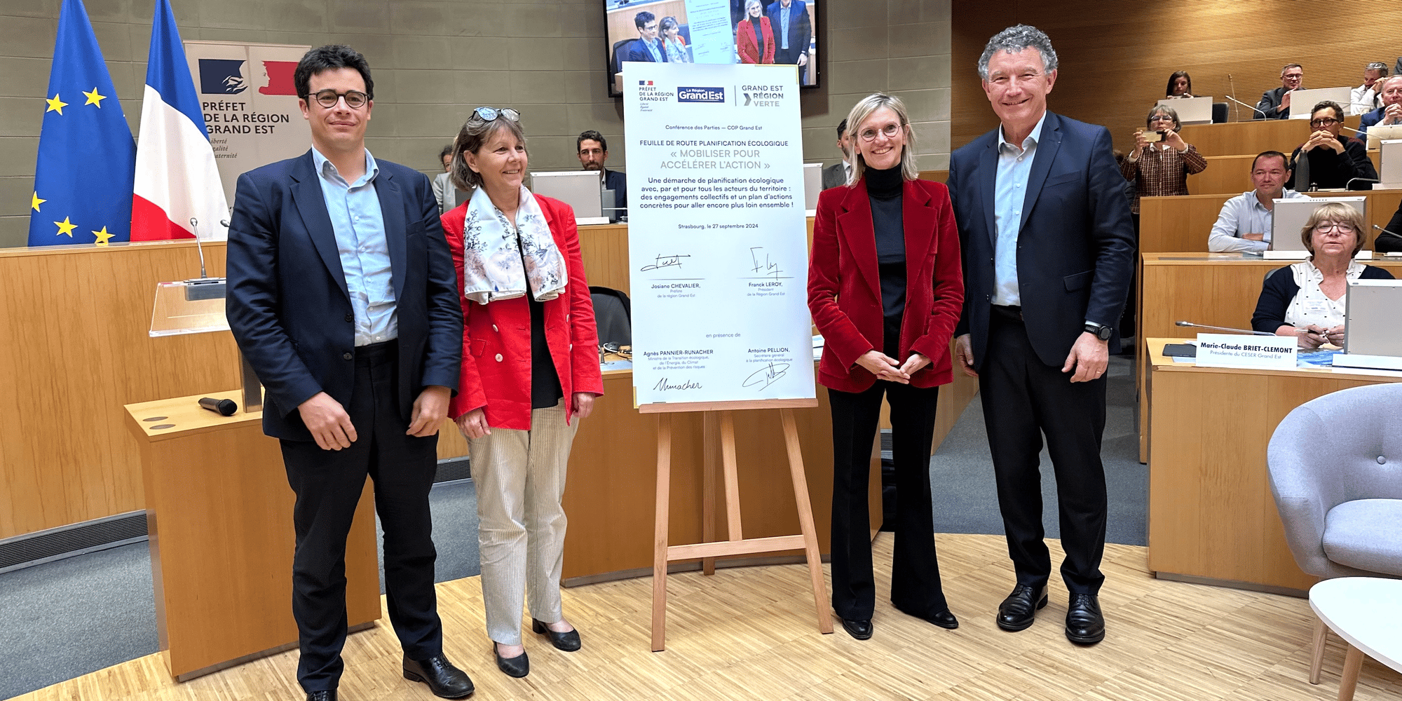 Antoine Pellion, secrétaire général à la planification écologique, Josiane Chevalier, préfète du Grand Est, Agnès Pannier-Runacher, ministre de la Transition écologique et Franck Leroy, président de la région Grand Est ont signé la feuille de route de planification écologique du Grand Est.
