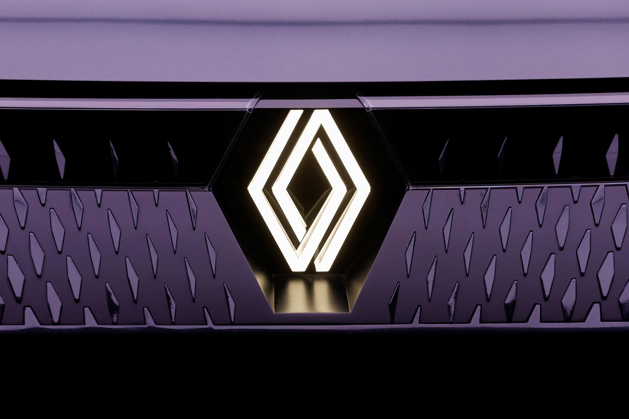 Photo d'archives du logo renault sur le concept-car renault scenic vision lors de la conference viva technology