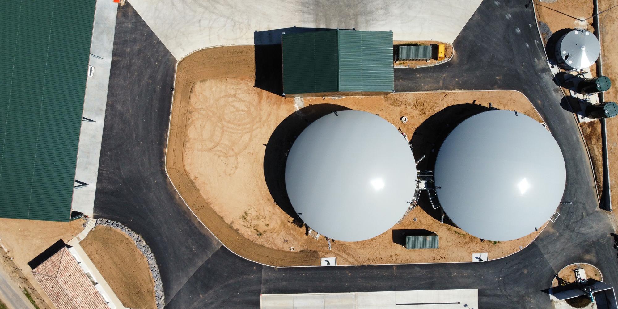 Dans l'Hérault, Biométhagri34, inaugurée au printemps 2022 sur une exploitation céréalière de 600 hectares, est la première unité de méthanisation agricole du département.