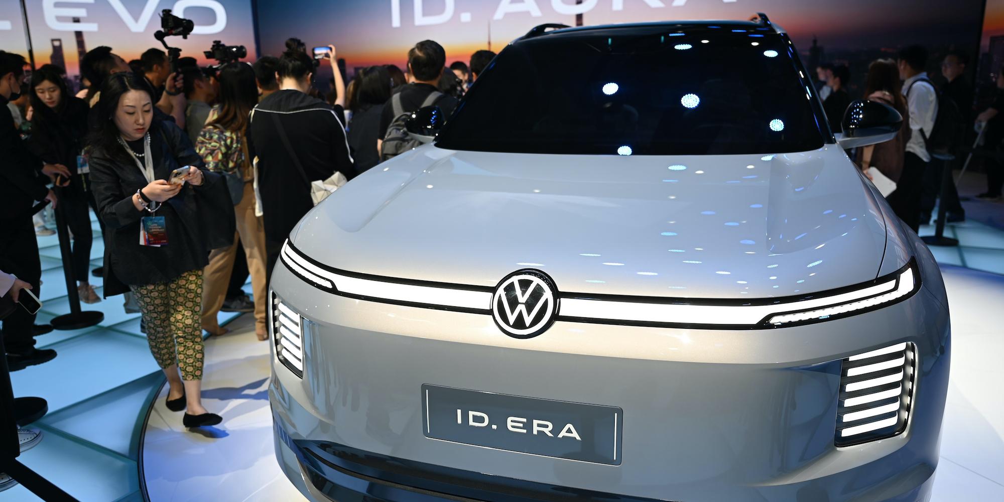 A Shanghai, Volkswagen présente son nouveau « ID.ERA », qui est équipé d’un générateur thermique qui recharge la batterie.