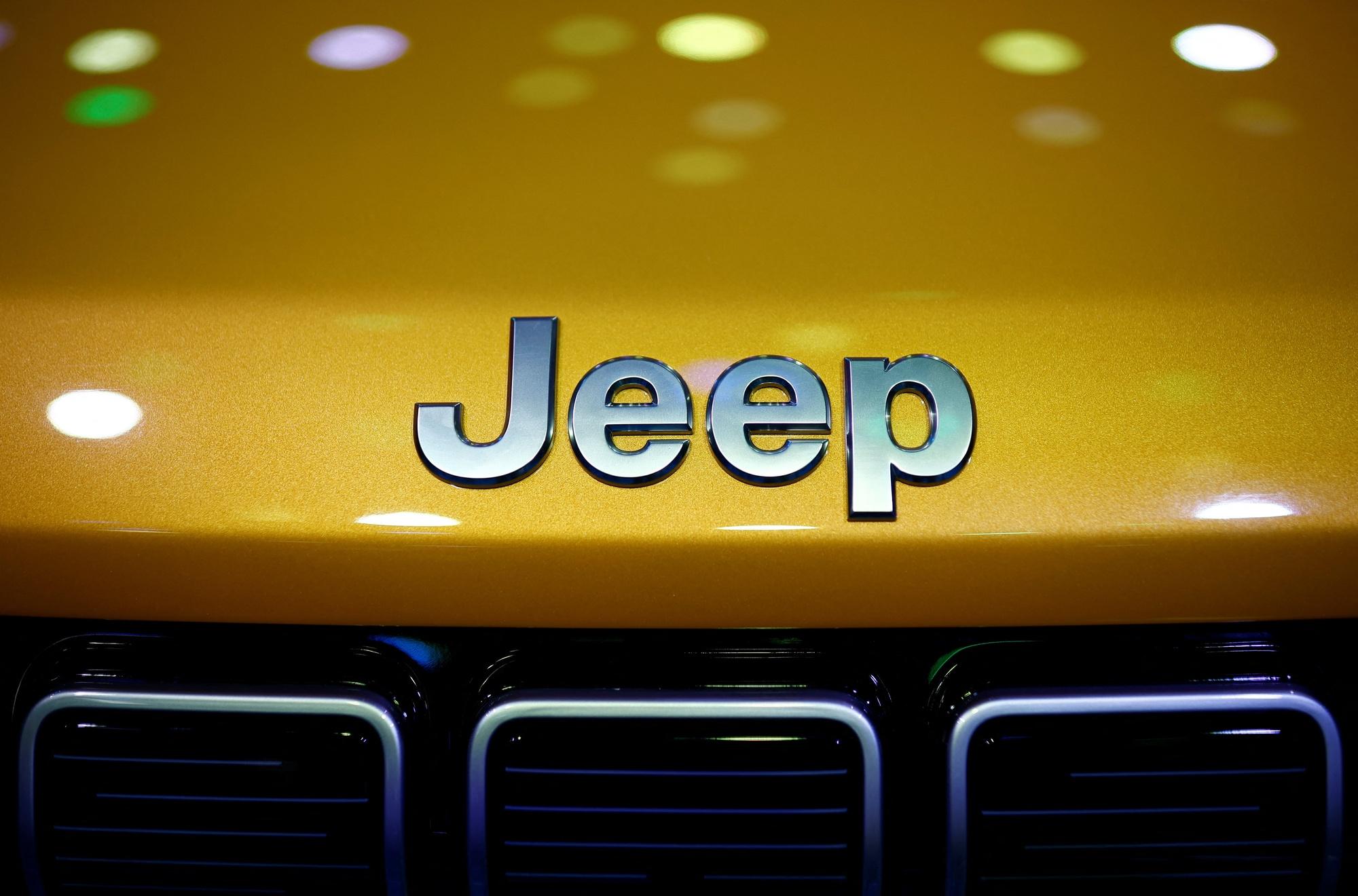 Le logo de jeep au paris auto show 2022