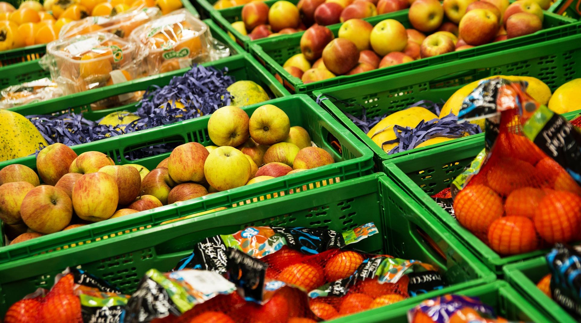 Sur un an, les prix de l'alimentation augmentent de 3,6% en février, après +5,7% en janvier, ralentissant ainsi pour le onzième mois consécutif.